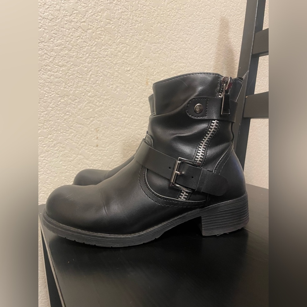 Sleek Black Moto Boots with Buckle Detail